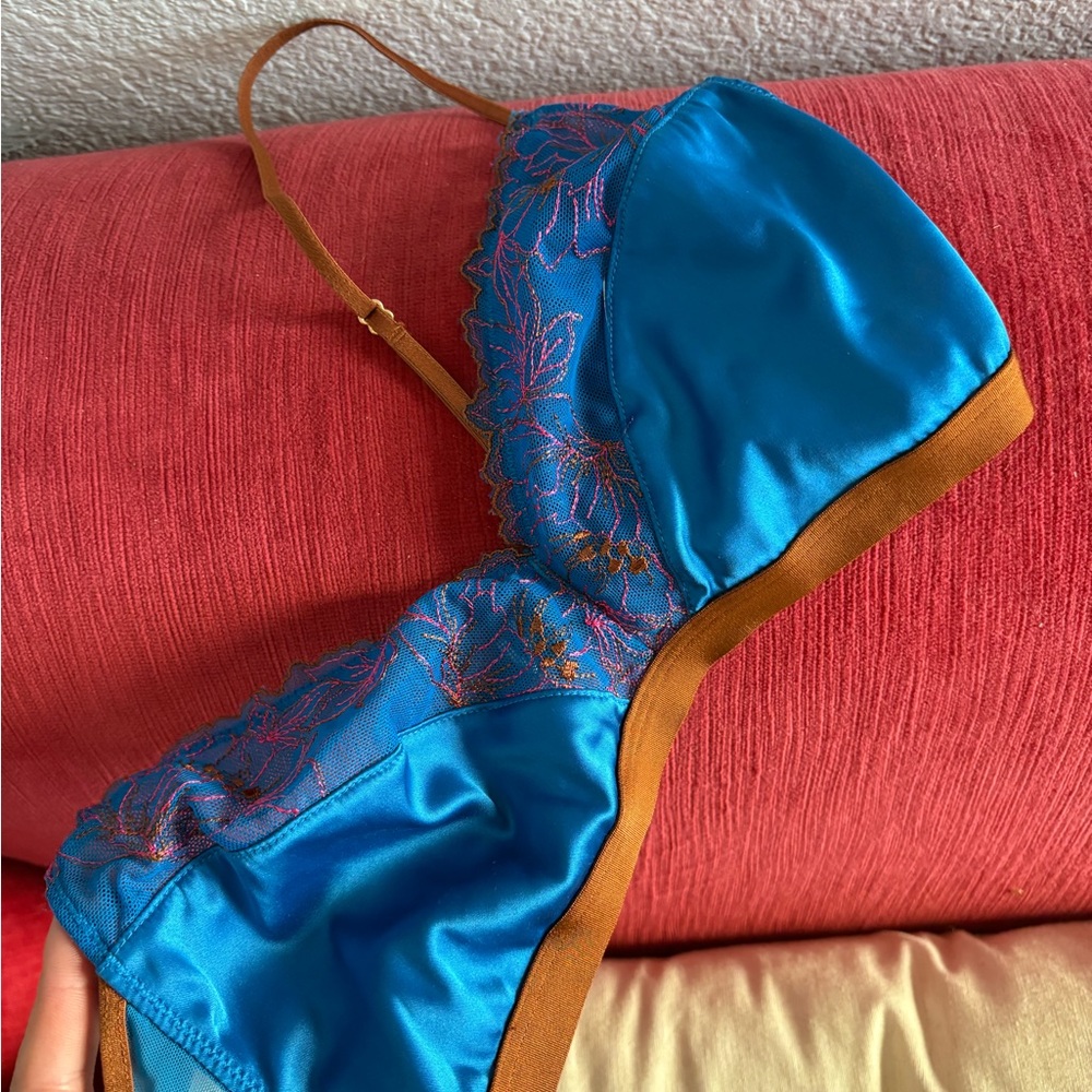 Blue and Brown Lace Trim Bralette - Picture 2 of 3